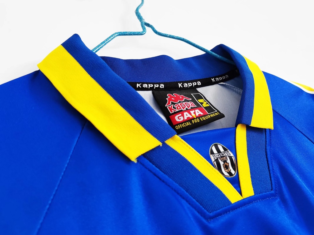 1995-96 Juventus Away Jersey