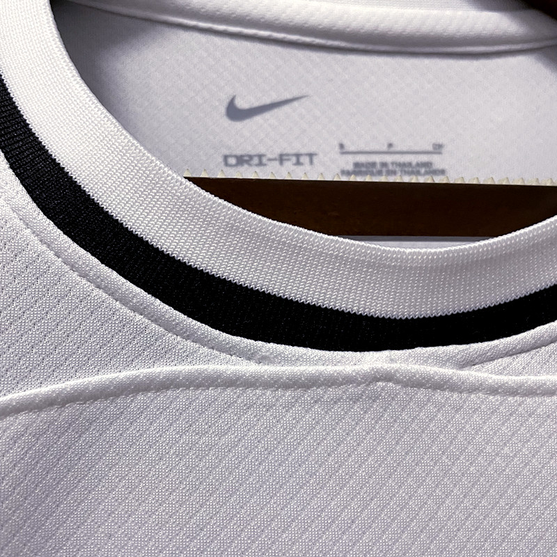 2022-23 Eintracht Frankfurt Home Jersey