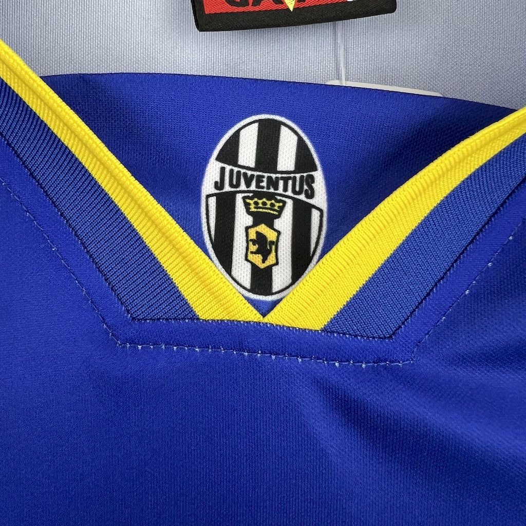 1995-96 Juventus Away Long Sleeve Jersey